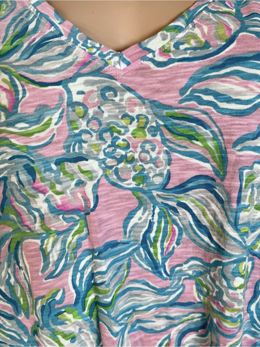Lilly Pulitzer Fish Print V Neck Tee Size Large Pink Blue Cotton - Picture 4 of 8
